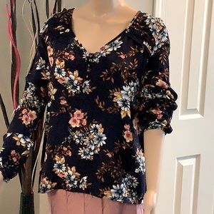 ELEMENT EDEN Dark Navy Floral print Top…size Medium